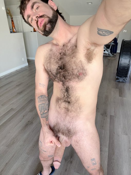 I'm considering doing collabs again. If you would do a video with me giving me head (mask is optional)