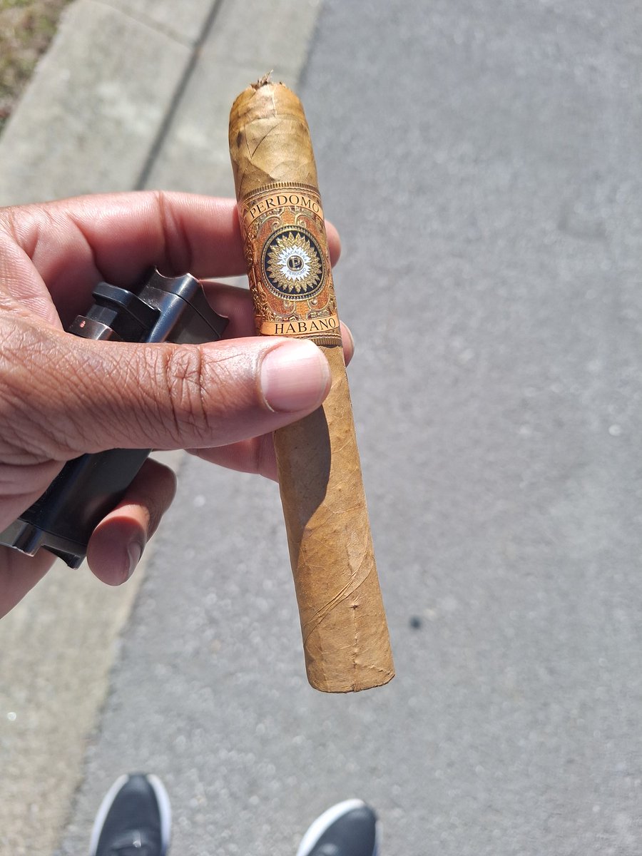 raygoogs's tweet image. Great Cigar!!!