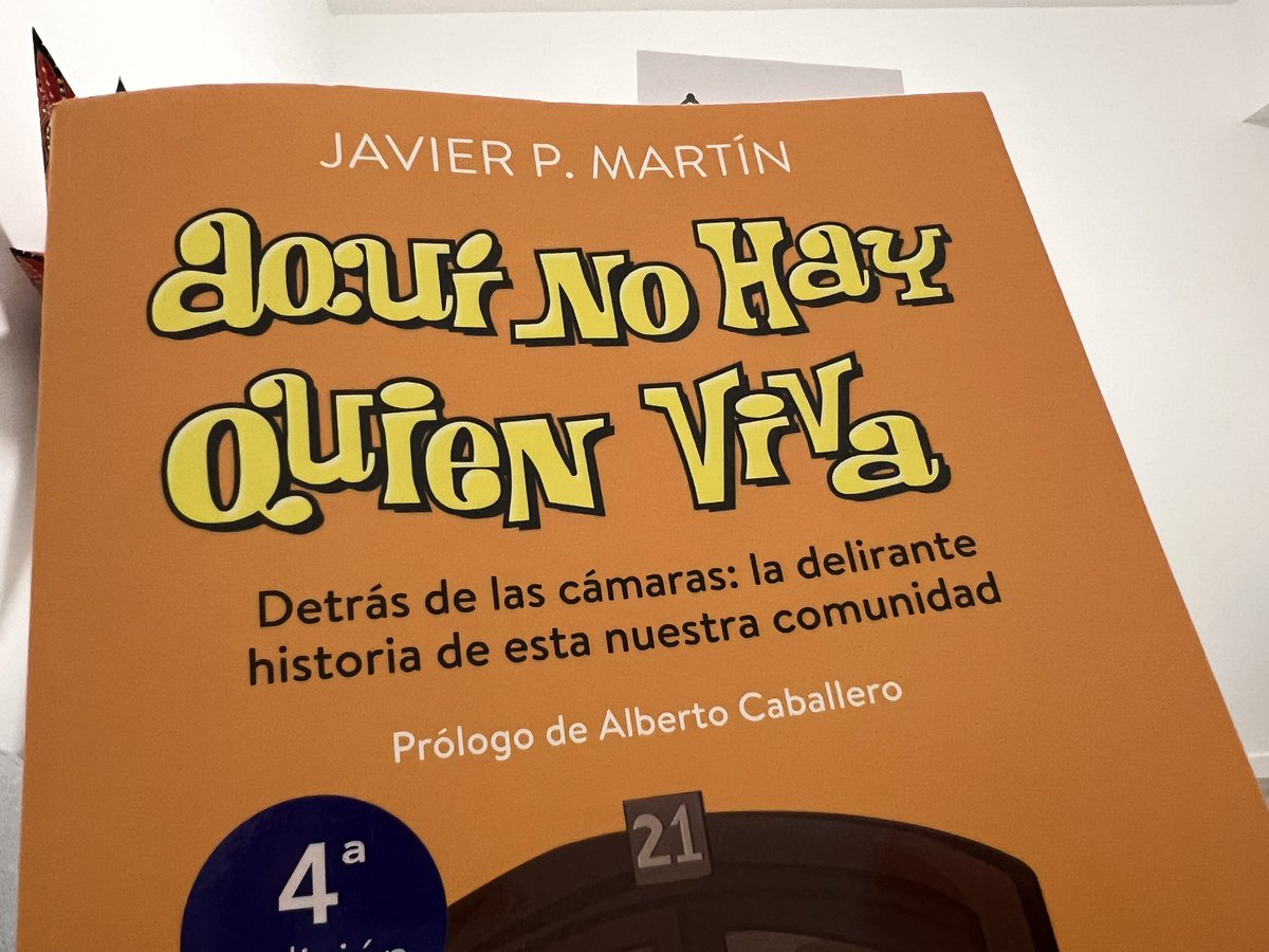 Me ha encantado descubrir que el estribillo mítico de «Aquí no hay quien viva» nació en la playa de San Agustín, en Gran Canaria, con Paco Déniz. 

Cómo lo estoy gozando, <a href="/javierpmar/">Javier P. Martín</a> 😍