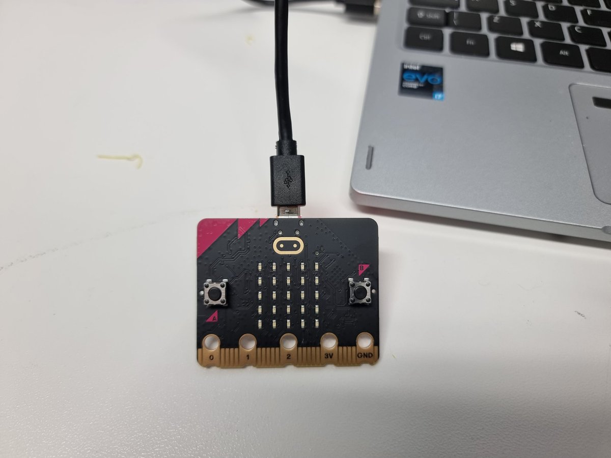 FSDRoss's tweet image. Busy parade night... undergoing some Blue Leadership assessments with our MTA kits and learning to code with Microbits in a "treasure hunt" style activity! Cadets were tasked to build a receiver, find the missing Microbits, and decode a hidden message 📡 

#aircadets #STEM