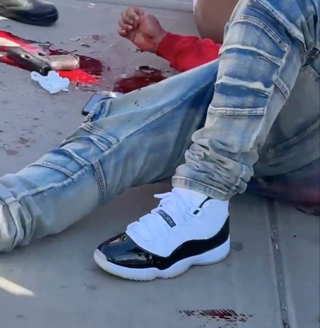 Channel3Now's tweet photo. Lyndell Mays and Dominic Miller charged in connection to shooting incident after the Kansas City Chiefs Super Bowl parade. Although both are implicated in the shooting, prosecutors assert that it was Miller who fatally shot Lisa Lopez-Galvan.
https://t.co/bRMfPSoqgs https://t.co/bZKuimTbsK