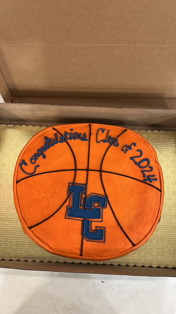 LexCath_BBall's tweet photo. Senior night 2024. Congrats seniors!!! #lcfamily https://t.co/bzSdMILN1R