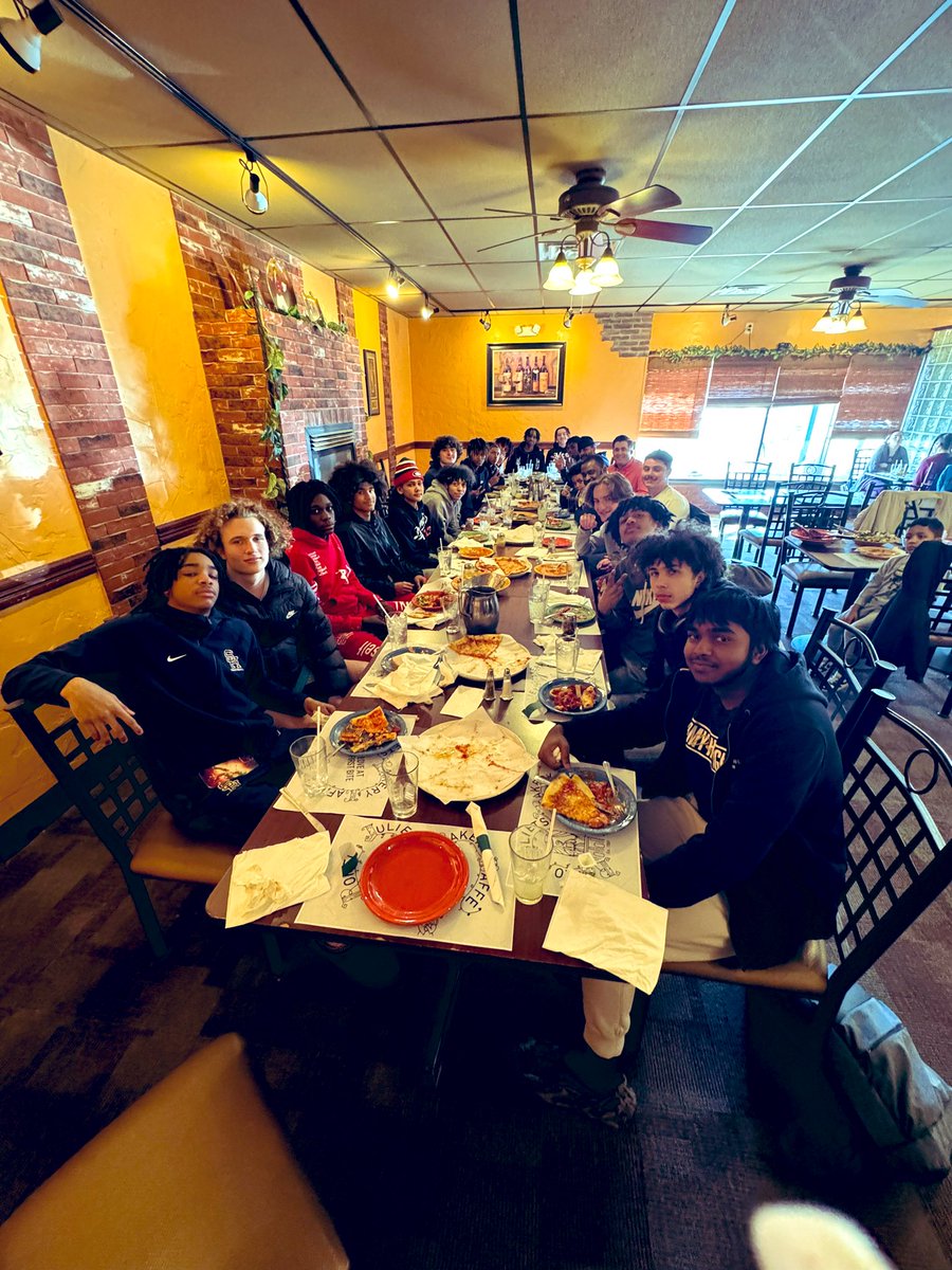 Our annual Team meal before we tip off in the opening round of sectionals tomorrow night.  Huge thanks to <a href="/RomeoandJuliets/">RJ Caffé</a> they do a fantastic job, we appreciate the hospitality.  
<a href="/SHCSDAthletics/">Sweet Home Athletics</a> 
<a href="/romeos/">romeos</a>
#family
#whynotus
#FASTPD