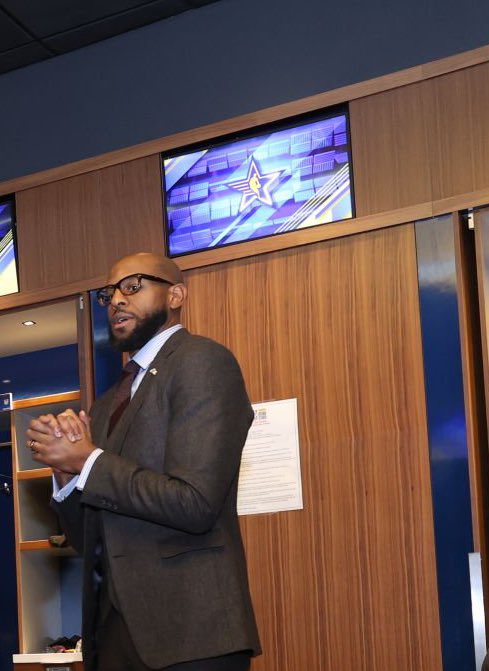 TheDunkCentral's tweet photo. Andre Iguodala, Larry Bird, and Julius Erving reportedly made visits to the All-Star locker rooms before the game to stress the importance of competitive play, per @VinceGoodwill https://t.co/kLlJJ8eZ4q