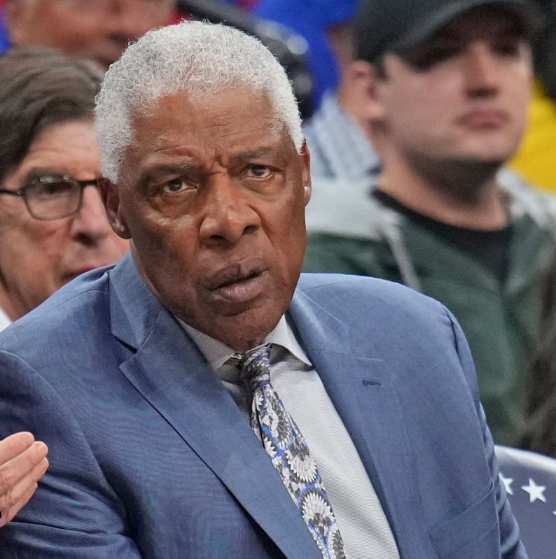 TheDunkCentral's tweet photo. Andre Iguodala, Larry Bird, and Julius Erving reportedly made visits to the All-Star locker rooms before the game to stress the importance of competitive play, per @VinceGoodwill https://t.co/kLlJJ8eZ4q