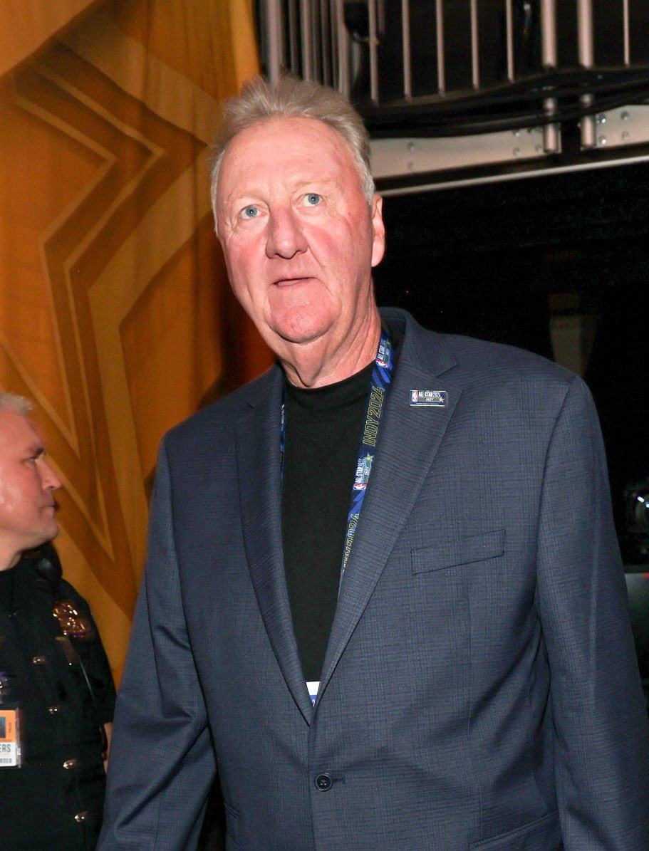 TheDunkCentral's tweet photo. Andre Iguodala, Larry Bird, and Julius Erving reportedly made visits to the All-Star locker rooms before the game to stress the importance of competitive play, per @VinceGoodwill https://t.co/kLlJJ8eZ4q