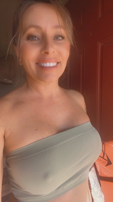 The sun is so fantastic today ! https://t.co/4V37bb3bHO<a href="/tag/milfmonday"class="tags"><span>#milfmonday</span></a>