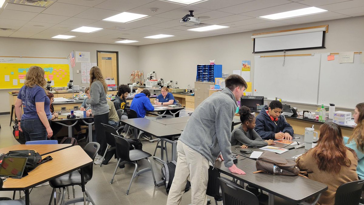 BoysTown_IHN's tweet photo. #IHN and the #CANDYlab had a blast hanging out with Ms. Fricke & her #science classes @OPS_NorthHigh last week learning about #neuroscience & how researchers use neuropsychology assessments in research.
Interested in having us visit your @Omaha classroom? DM us!
#IHNCommunity https://t.co/Cke51PKsZt