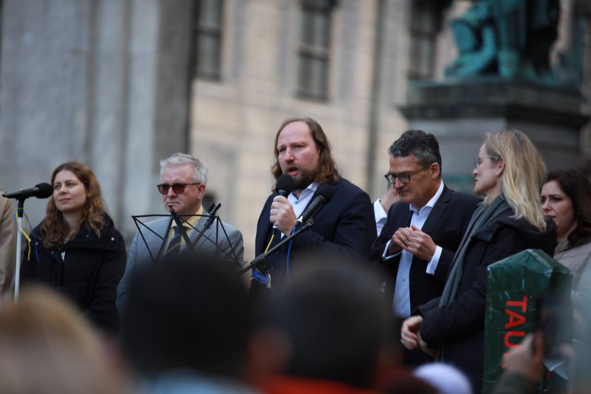 Tamrico2022's tweet image. Danke vom Herzen für die klaren Worte an @ToniHofreiter  @ViolavonCramon Georg Eisenreich @RKiesewetter @bueti @jamila_anna @gahler_michael @MAStrackZi @robinwagener @EvaHoegl @RenataAlt_MdB @hahnflo @svenja_hahn.
#ActForUkraine 
#Demo #MSC2024