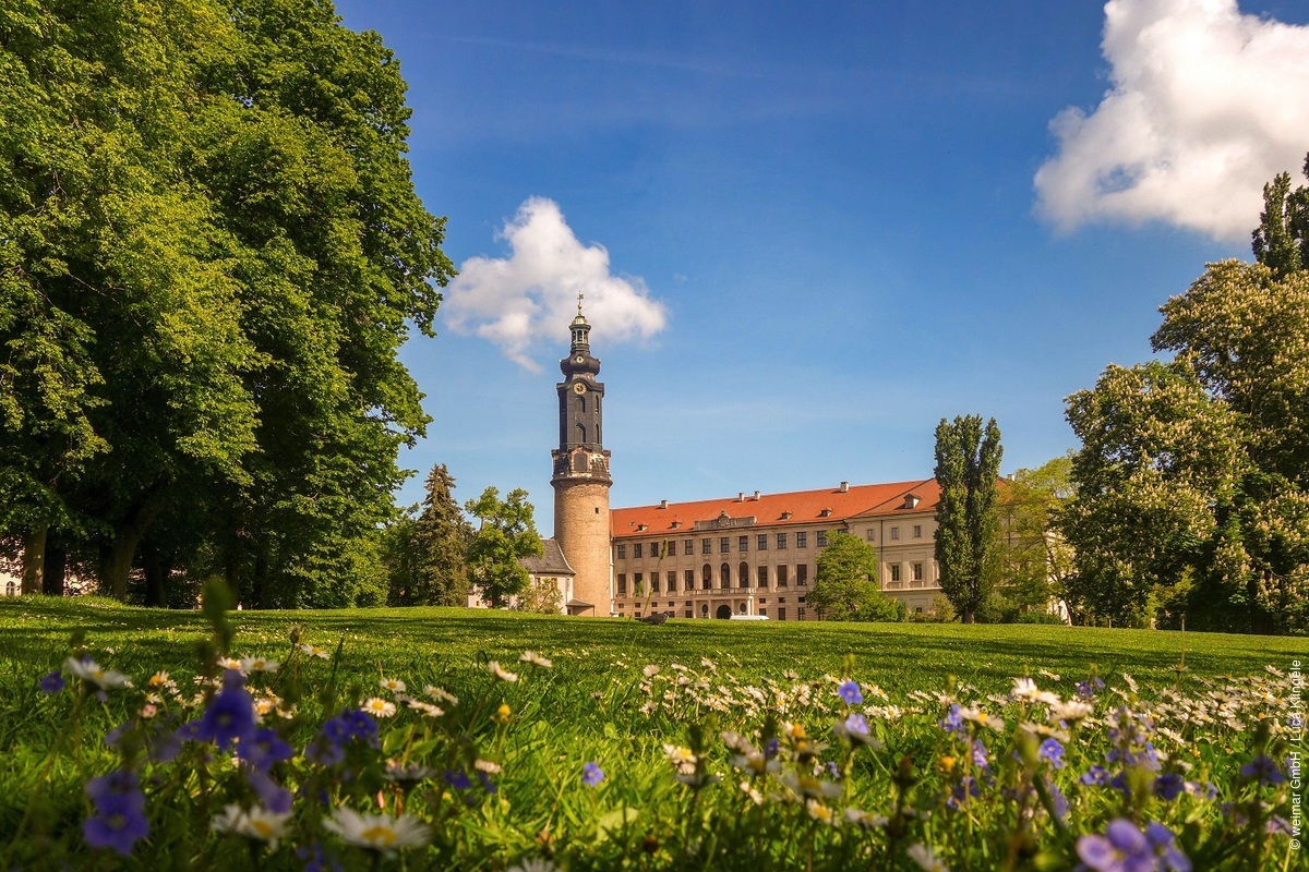 germanytravelNL's tweet photo. De #Oranjeroute is een reis langs stadjes, paleizen en kastelen die verbonden zijn met het Huis van Oranje-Nassau: https://t.co/iFrH5cYPC1. π³π± Kom voor info naar stand 3.C.73 in Hal 3 van de @fenwbeurs in de Jaarbeurs in Utrecht en maak kans op een reis naar Wernigerode! π https://t.co/sh4KIYJ3Kj