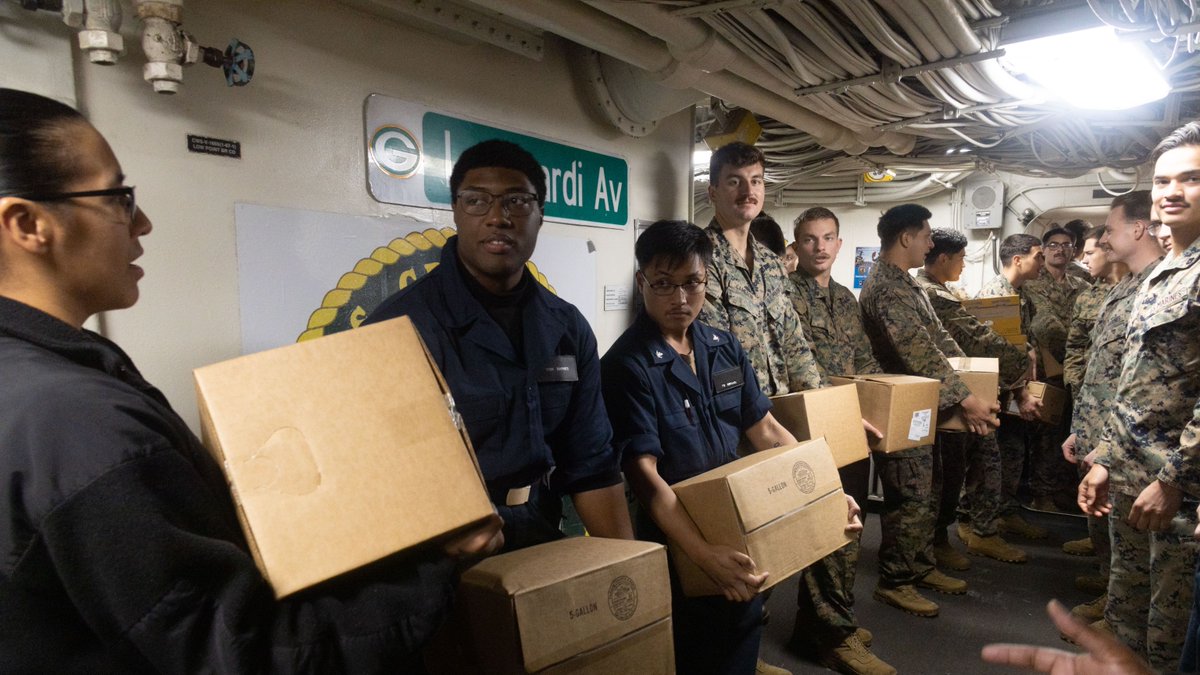 U.S. Navy Sailors and Marines assigned to the amphibious dock landing ship USS Green Bay (LPD 20), conduct a replenishment at sea with the Lewis and Clark-class dry cargo ship USNS Carl Brashear (T-AKE 7).

#USNavy | #MSCDelivers