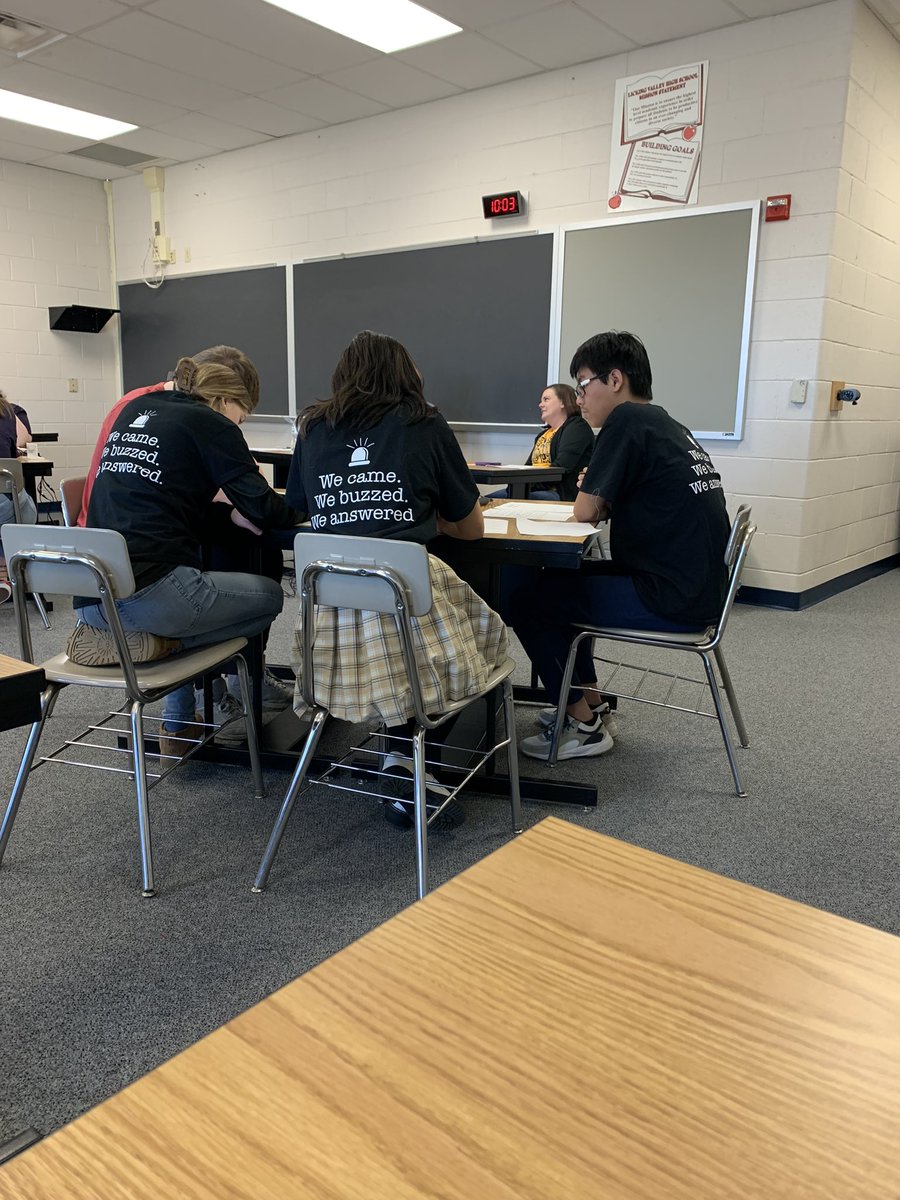 Lakewood Quiz Bowl went 2-1 today, way to bring it, muchachos!  3rd place overall after Day 2 😎 
#VamosLancers