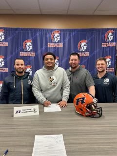masonbaffour1's tweet photo. The marathon continues 🟡🔵🦅🦅🦅 @Startsupfront @QDemps @BootonJesse @CoachSweeneyTBE @RhsSpartanfball @SpartansBooster @PrepRedzoneIL @jxmas98 @KJOTISSR @DeepDishFB https://t.co/kmYkErCIs7