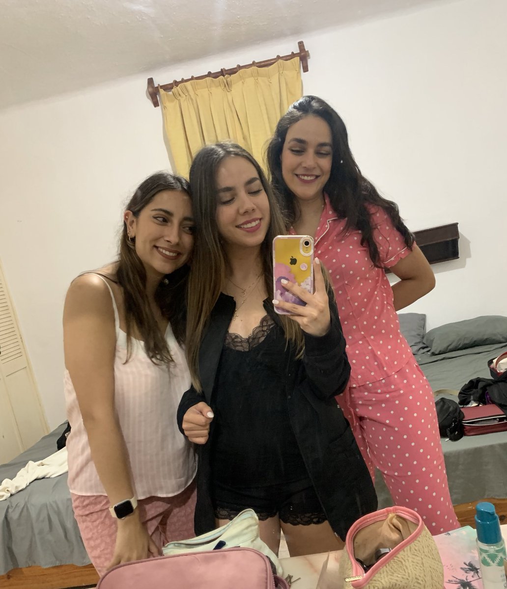 Karla_Nohemy's tweet photo. Como un sitio al cual volver cuando todo sea cae, un lugar seguro para reír, llorar o lo que se nos ocurra.
Que me duren siempre🫰🏻 https://t.co/1yajJoIbo4