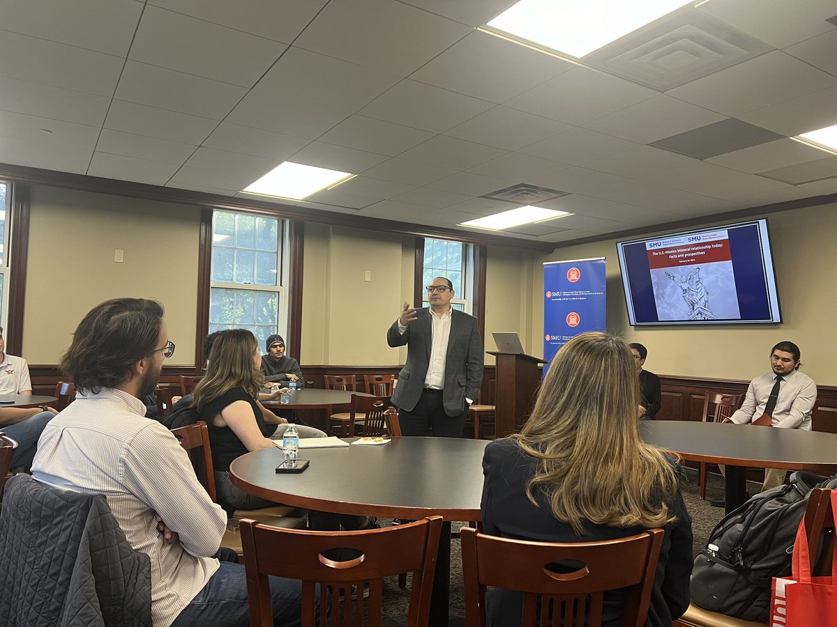 Happening now: Consul General of Mexico @fdelatg talks to @SMU students about the importance of the U.S.-Mexico relationship and how the economic relationship with #Texas has a special place within the relationship. Thank you for this opportunity @SMUHistoryDept !