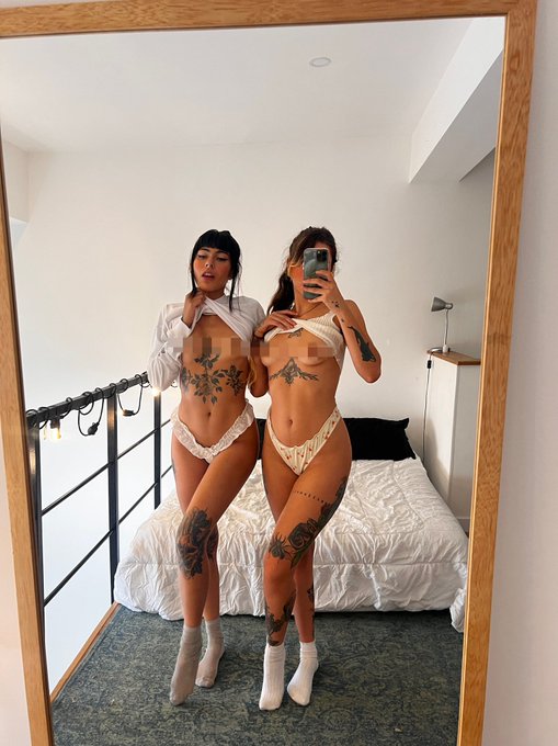 De mis juntes favoritos si me lo preguntas 💋 @saratwitera https://t.co/Qhb9jet4FE<a class="tags" target="_blank" title="On Twitter" href="/?out=eyJ0eXAiOiJKV1QiLCJhbGciOiJIUzUxMiJ9.eyJpYXQiOjE3MjA1NDEyNzQsImlzcyI6InR3cG9ybnN0YXJzLmNvbSIsIm5iZiI6MTcyMDU0MTI3NCwiZXhwIjoxNzUyMDc3Mjc0LCJyZWRpcmVjdF91cmwiOiJodHRwczovL3R3aXR0ZXIuY29tL3NhcmF0d2l0ZXJhIn0.xhQciyFYfwT_M0k_iTBcWNY0kvuDmtpD8kT5364-IZhuu4mEESiNpvXZ_q4phRiA9AY2iPy0K37HDu4itgJM9A">@saratwitera</a><a href="/tag/feliznavidad"class="tags"><span>#feliznavidad</span></a><a href="/tag/merry_christmas"class="tags"><span>#merry_christmas</span></a><a href="/tag/merrychrismas"class="tags"><span>#merrychrismas</span></a>