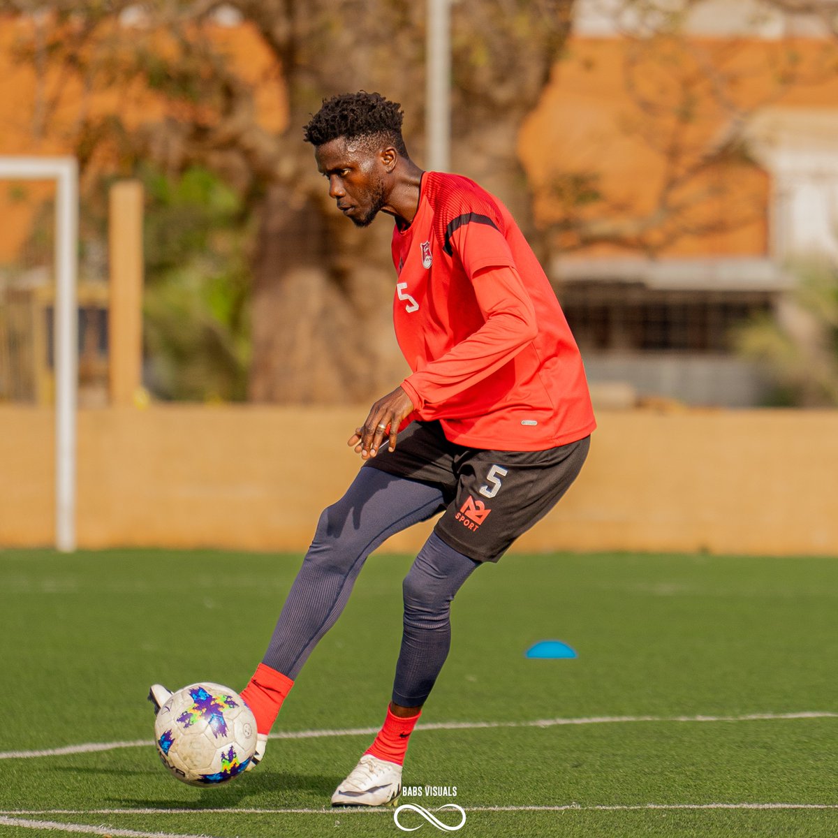us_ouakam's tweet photo. #TeamUSO🔴⚪️🦈
Nos Requins intensifient leur préparation en vue de la reprise face à l'AS Pikine.🏋️‍♂️🔋 https://t.co/36CNGnRuxn