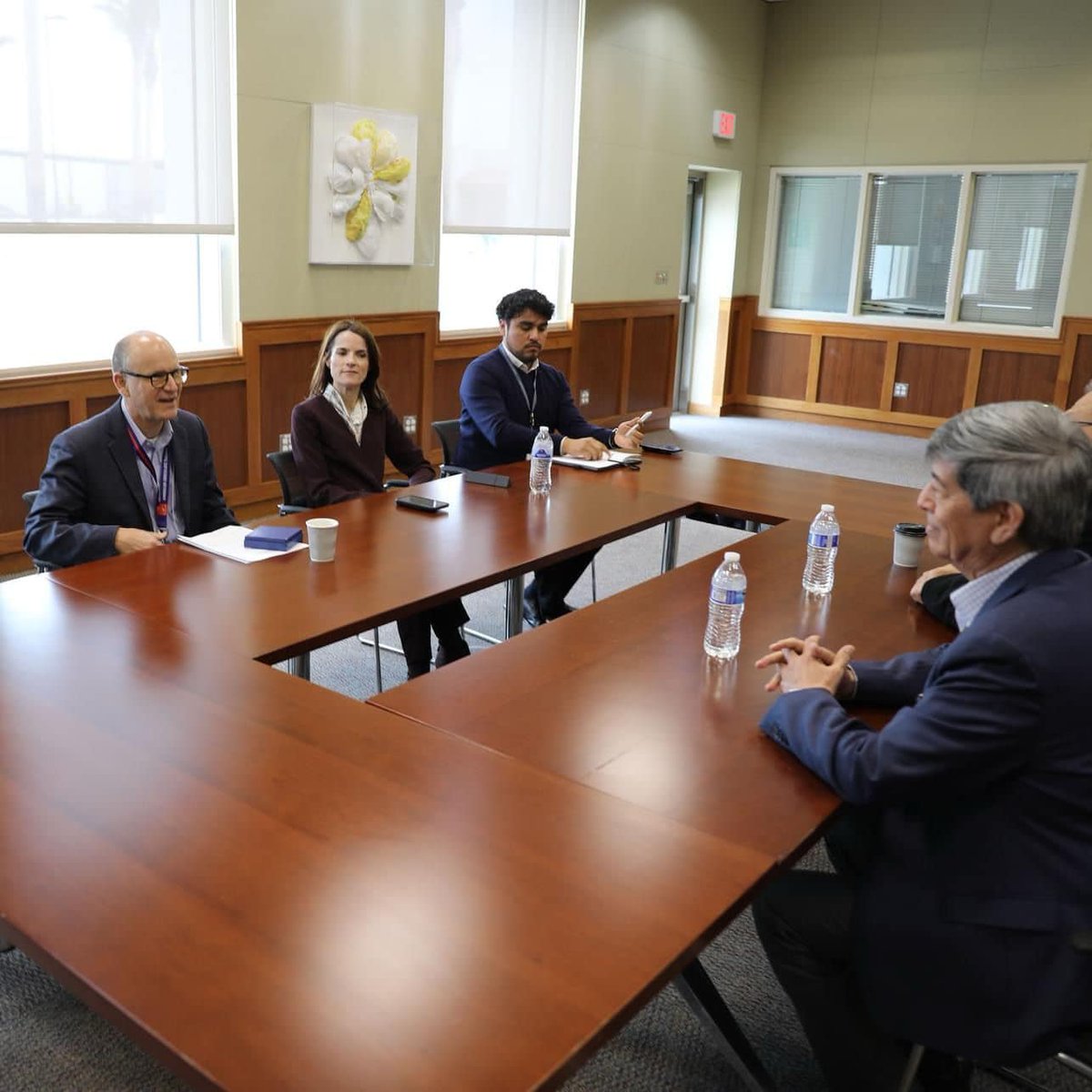 cetysuni's tweet photo. ¡Construyendo puentes para el futuro! 📷📷 El Dr. Fernando León, Rector de CETYS Universidad, visitó el Consulado General de los Estados Unidos en Tijuana para explorar oportunidades de colaboración en proyectos educativos y comunitarios.
Trabajamos hacia un mañana más próspero. https://t.co/QW5rv0Dx6g
