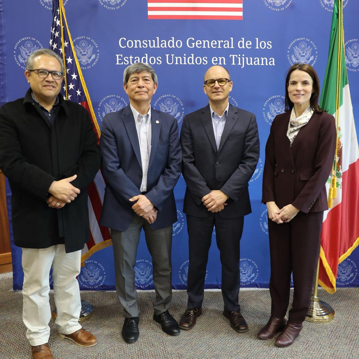 cetysuni's tweet photo. ¡Construyendo puentes para el futuro! 📷📷 El Dr. Fernando León, Rector de CETYS Universidad, visitó el Consulado General de los Estados Unidos en Tijuana para explorar oportunidades de colaboración en proyectos educativos y comunitarios.
Trabajamos hacia un mañana más próspero. https://t.co/QW5rv0Dx6g