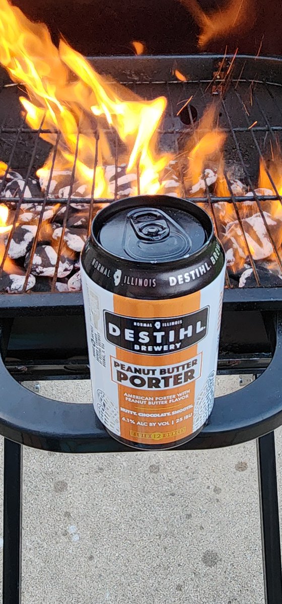 BREWSwithSTEFF's tweet photo. @DESTIHLbrewery 's Peanut Butter Porter *chefs kiss*
#Beer #CraftBeer #ILCraftBeer #PeanutButterPorter #DestihlBrewery #Porter https://t.co/RXI9YjW726