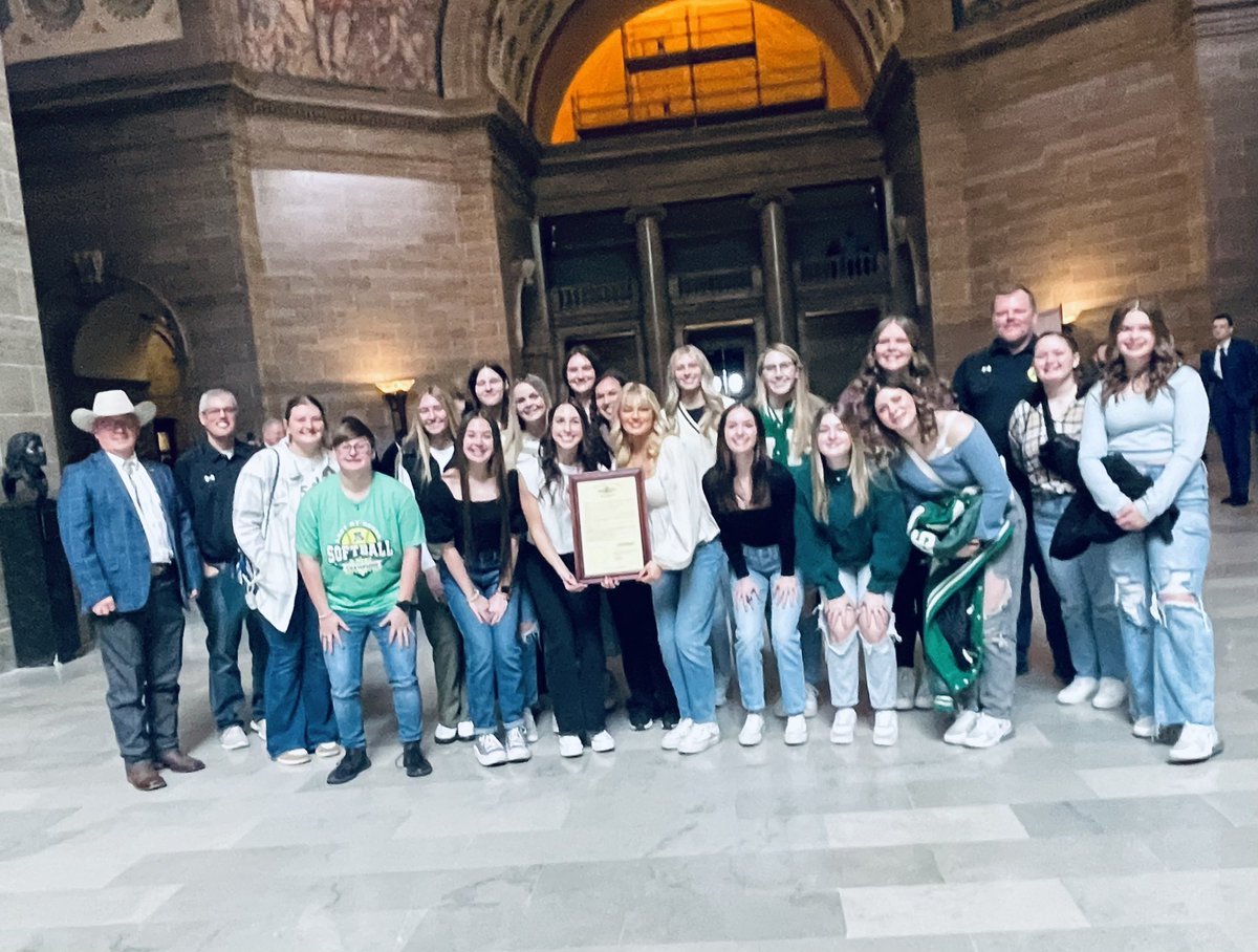 StokesHali20's tweet photo. Had a great opportunity today. My softball team and I were honored today at the Missouri State capital. Such a cool experience!!
#softball #Springseason #grad26 #capital #Funday #team #chemistry https://t.co/hvVHOr4mue