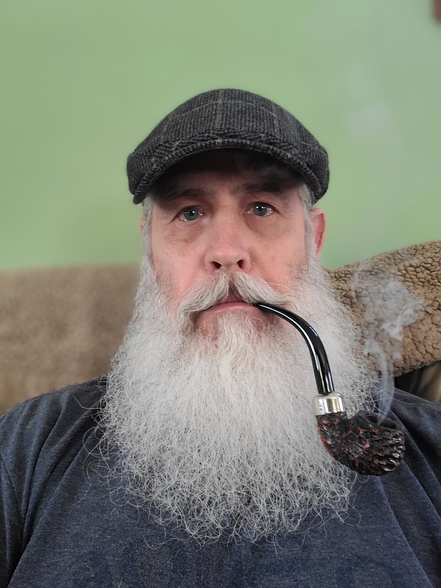 ThomasHEllis's tweet photo. Happy International Pipe Smoking Day 2024 #pipes #pipesmoking #BeardsandBriar https://t.co/Jv0QiUN3oL