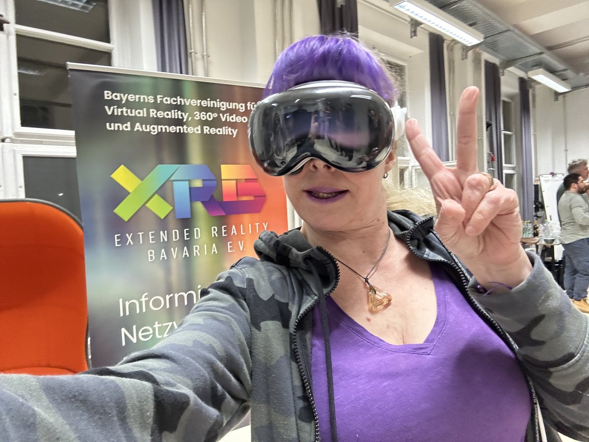 Finally, I've been able to join the 'I've seen the #Future!' party 💜🥽😎
TYSM @XRBavaria & @XRHUB_Bavaria for bringing the #AppleVisionPro to #Munich and thank you @croome for its inspiring presentation!
Read my thoughts on my hands/eyes-on #AVP experience below 🧵