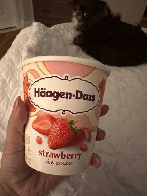 3 things that make me happy 😃  what makes you happy? #Tuesday #pups #icecream #FLOWERS https://t.co/<a href="/tag/icecream"class="tags"><span>#icecream</span></a><a href="/tag/flowers"class="tags"><span>#flowers</span></a><a href="/tag/tuesday"class="tags"><span>#tuesday</span></a><a href="/tag/pups"class="tags"><span>#pups</span></a>