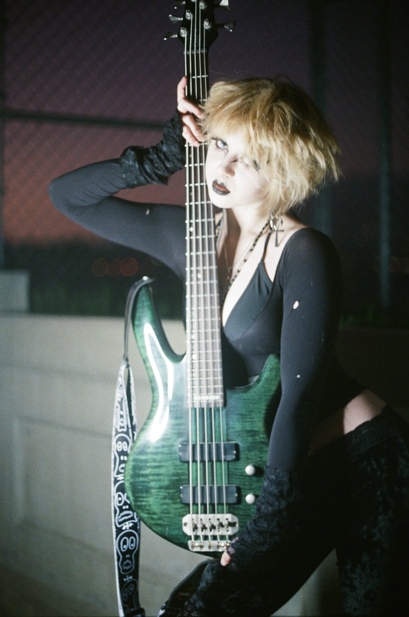 lark 🦇🦷🫀🪲 tweet media