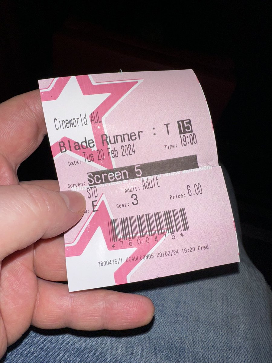 FindingFord's tweet photo. I’m happy to report there were very few empty seats tonight @cineworld #ashton for the screening of #bladerunner! It’s seems the light that burns twice as bright, burns a lot more than half as long… 41 years in fact! Did you go tonight?
#harrisonford #findingford #ridleyscott https://t.co/Nv0vuFYQKE