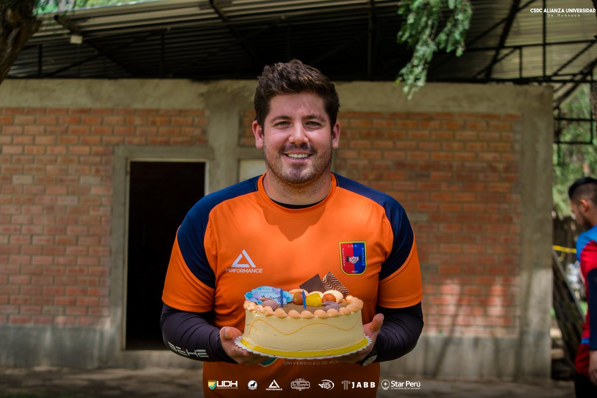 AlianzaUDH's tweet photo. Saludamos por su cumpleaños a Mariano Carpena | @mcarpenas, asistente técnico.

Los mejores deseos y éxitos. ¡Feliz día profe! 🥳

#VamosAlianzaUDH 🔴🔵 https://t.co/NFnTzGTSi8