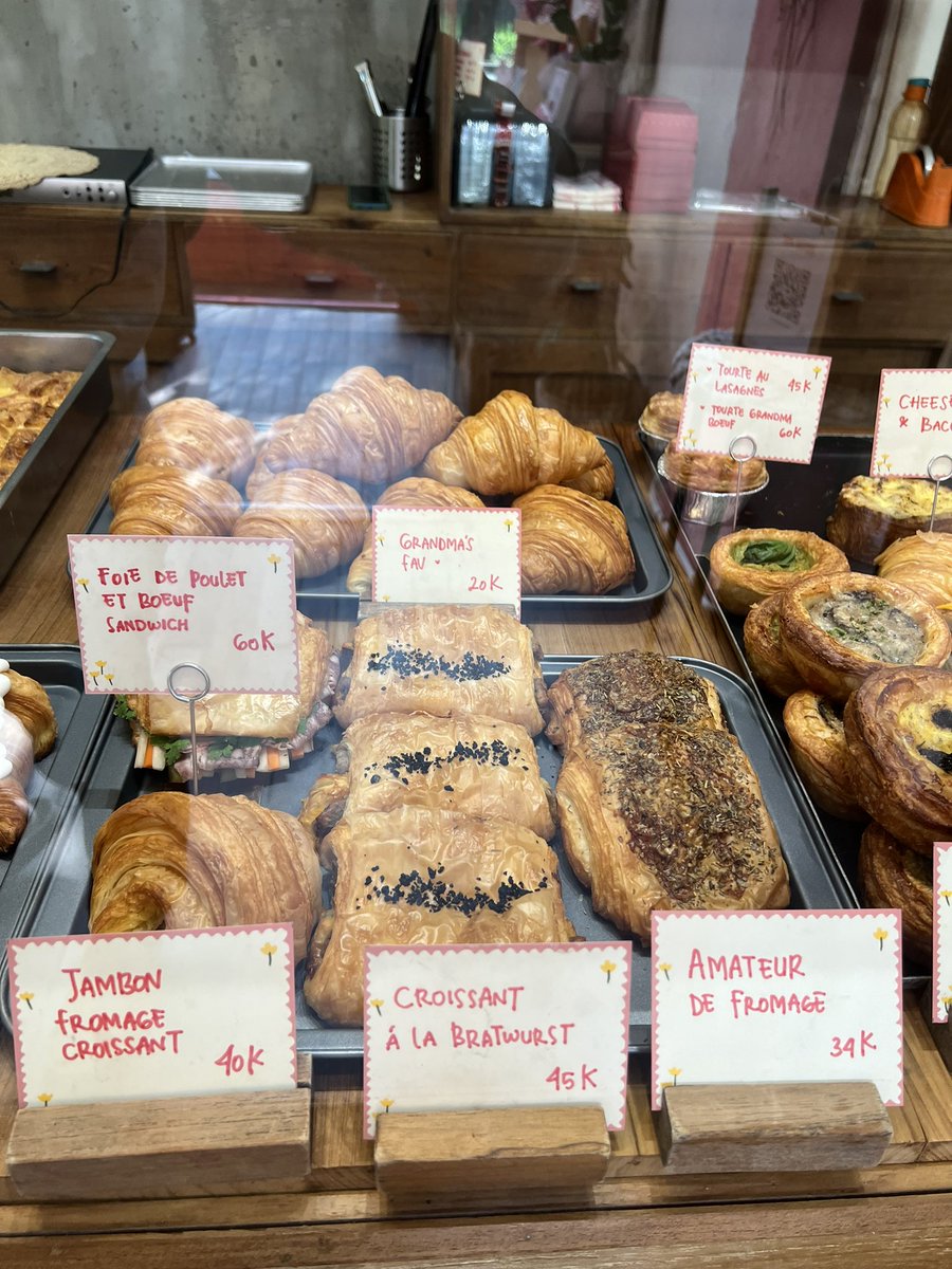 efenerr's tweet photo. tempat sarapan paling romantis di Malang

perpaduan yang intim antara pastry yang manis &amp; kopi yang asam-pahit, pembuka pagi yang mesra

croissant yang renyah di luar super lembut di dalam

layak mendapat 5/5

Retawu Deli

https://t.co/yfvCImioeu https://t.co/Cwfi0LpGXb