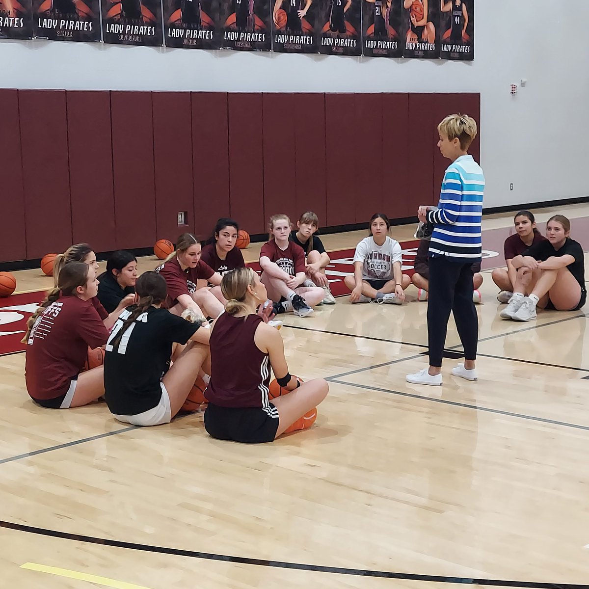 Thank you to our SUPERintendent for coming by practice today to show her support and share words of wisdom. The girls loved seeing her and Comet!
#LondonProud
#WeareLondon 
@cclondonpirates