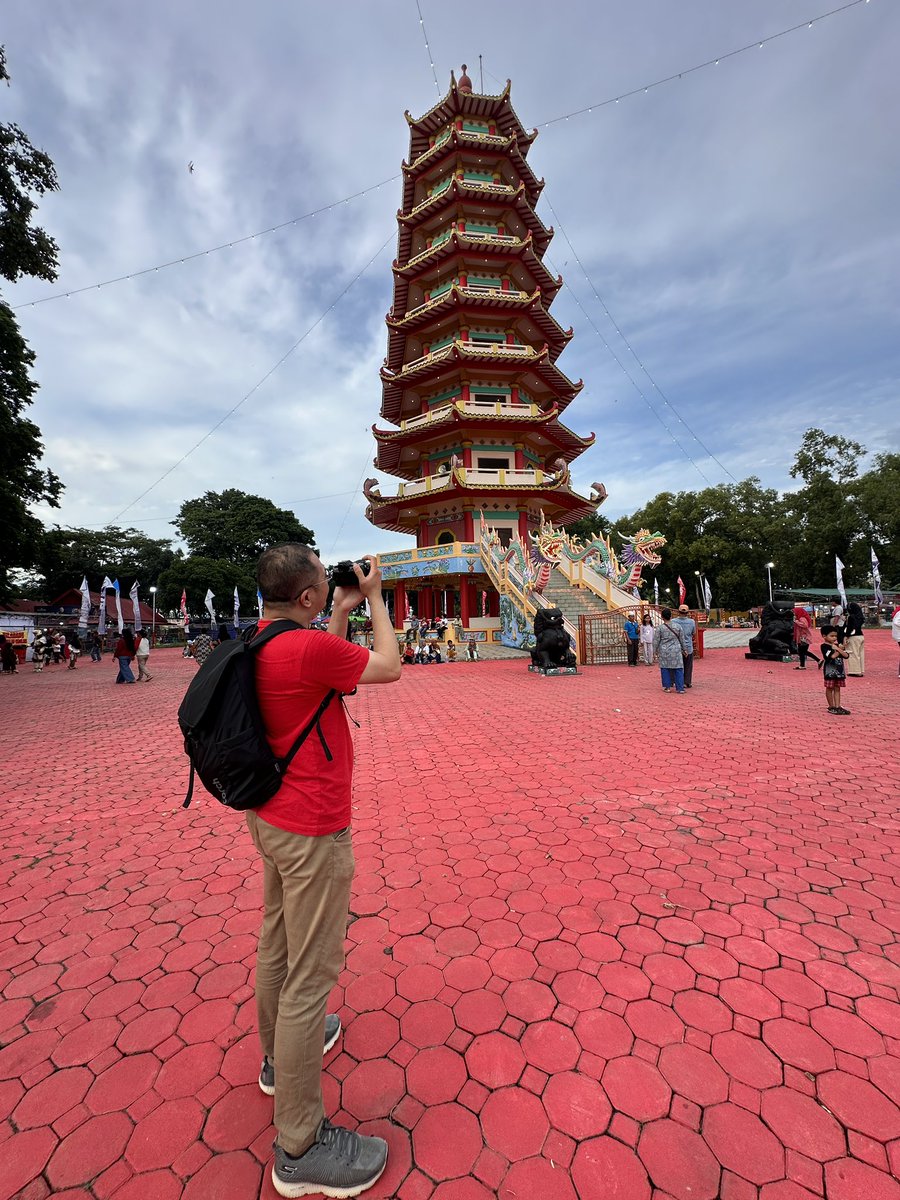 deddyhuang_'s tweet image. Cap Go Meh di Pulau Kemaro, Palembang sudah dibuka dari kemarin sampai tanggal 24 Februari 2024.

Rute ke sana bisa dari Intirub Pusri untuk jalan kaki menuju pulau.

Cuma perlu hati-hati saat keramaian, rawan copet.

#CapGoMeh
