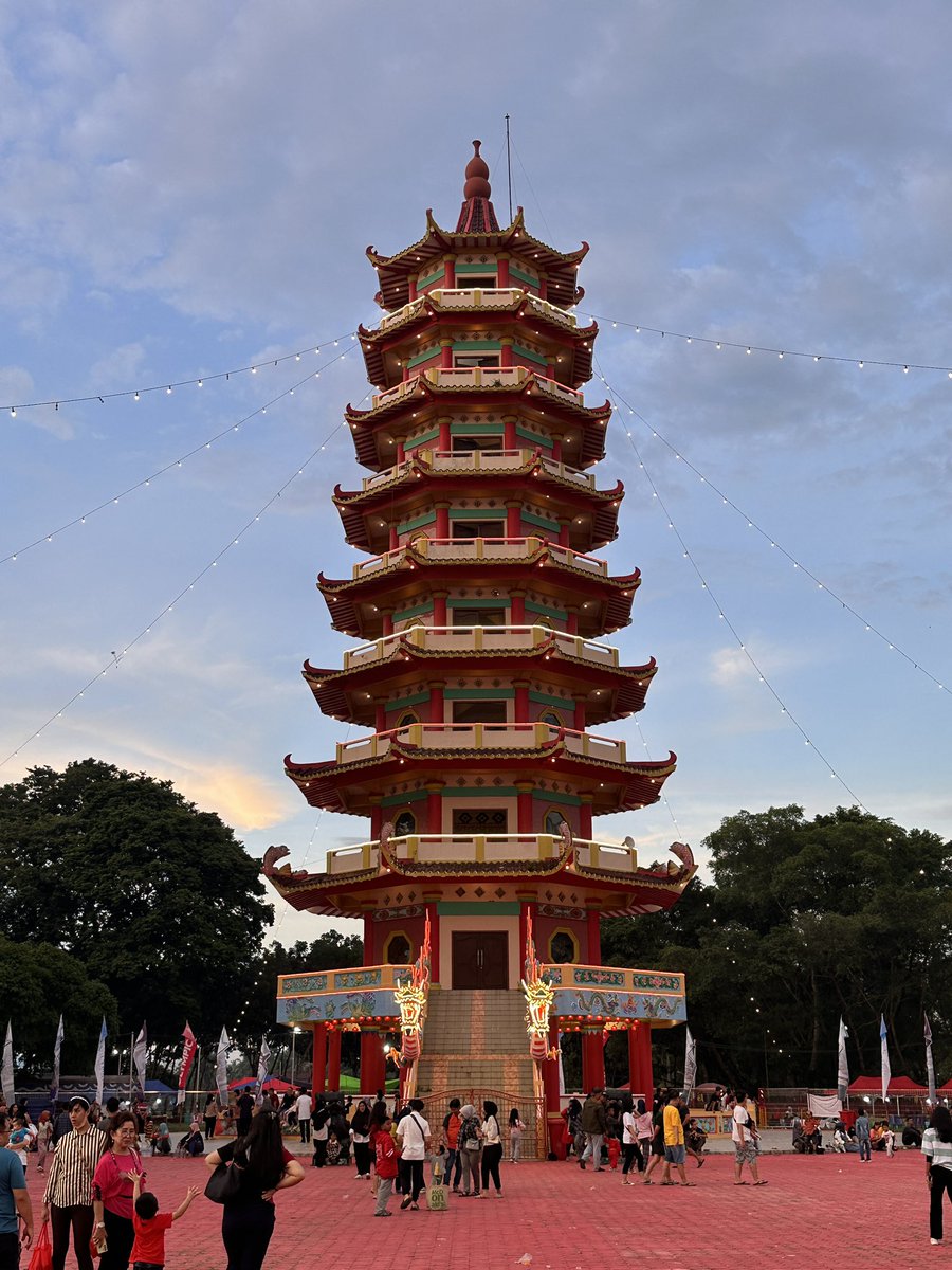 deddyhuang_'s tweet image. Cap Go Meh di Pulau Kemaro, Palembang sudah dibuka dari kemarin sampai tanggal 24 Februari 2024.

Rute ke sana bisa dari Intirub Pusri untuk jalan kaki menuju pulau.

Cuma perlu hati-hati saat keramaian, rawan copet.

#CapGoMeh