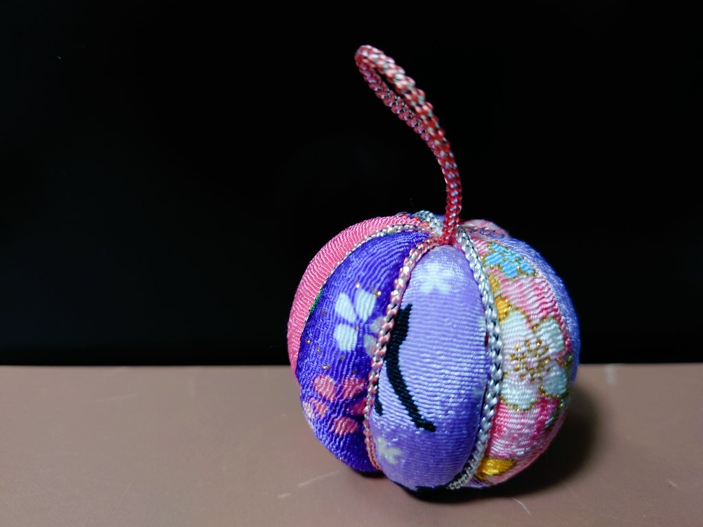 Fujinezumi23's tweet image. 🥵 I finished the lucky charm for the last student.

#ハンドメイド作品 #アクセサリー #手毬 #卒業編2024 #handmade #GraduationDay #Accessories