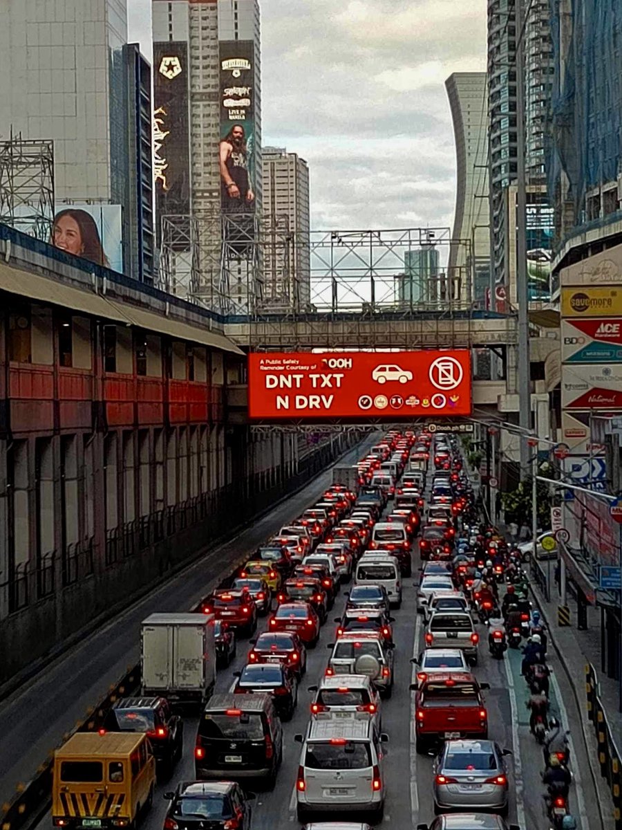 DNT TXT N DRV 'Don't text and drive' is critical advice for everyone on the road. Texting while driving is a major distraction and significantly increases the risk of accidents. #roadsafetytips #foryou #edsa #mrt #trainstation #ArtOfOutdoor #traffic #impact #roadshow #dooh.ph