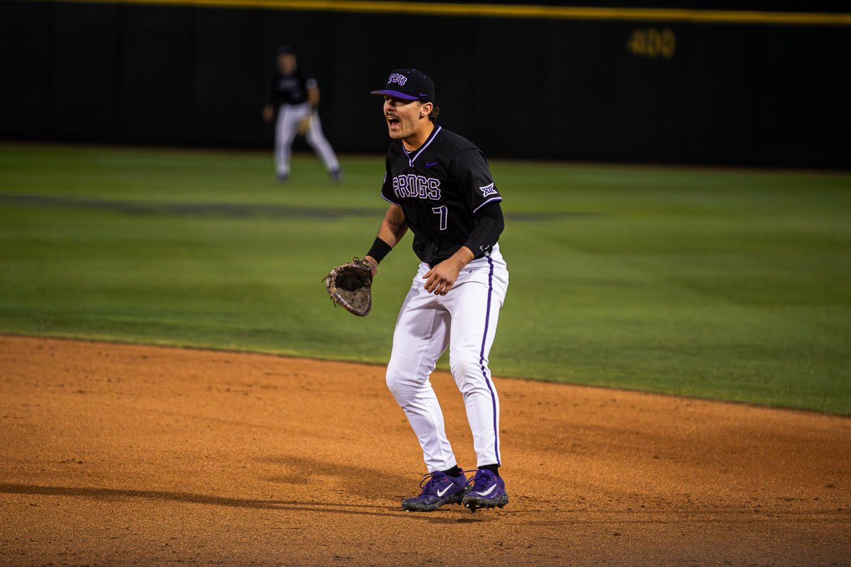 We have another collegiate debut! @GabeMiranda07 takes over at first base in the eighth inning. #FrogballUSA | #GoFrogs