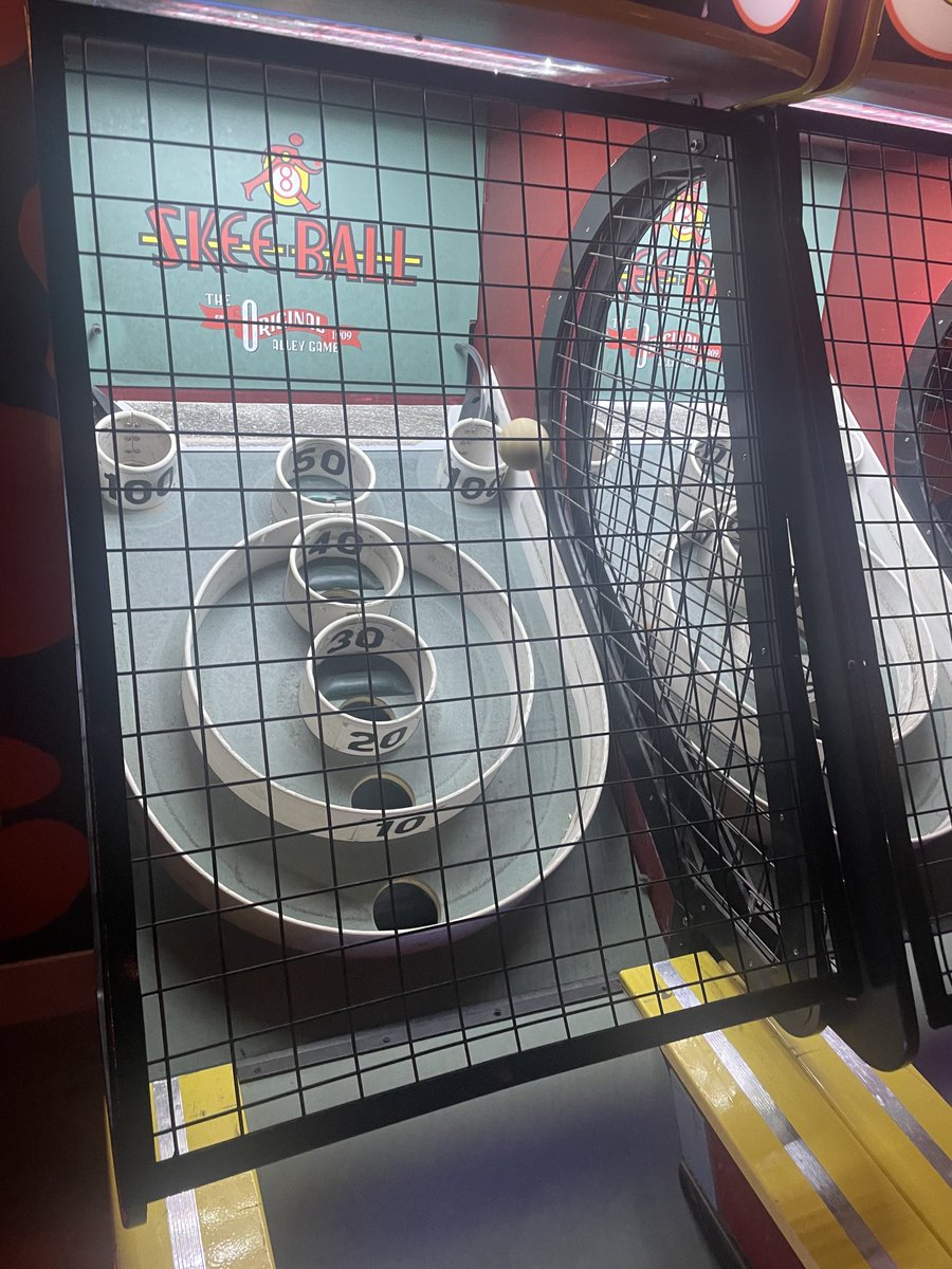 AlyssaTweets's tweet photo. Making 100s in #skeeball 💁🏻‍♀️ https://t.co/HyuFuxWYFE