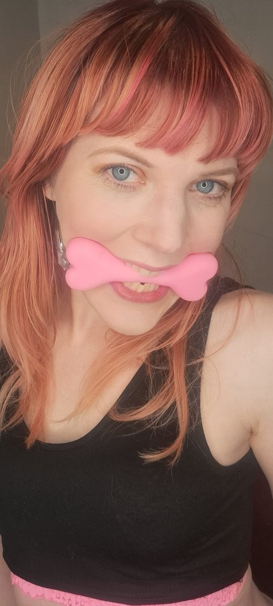 WolfUnchainedX's tweet photo. @KQuinzell shhh Kitty is asleep! But while she's asleep, leave her some lovely comments of what a good girl she is! #petplay #commenther #pet #nicethingstowakeupto #goodgirl #fetish #kinkplay #kink #nsfw #fillherpagewithlove #models https://t.co/xhXl2tF8Zj