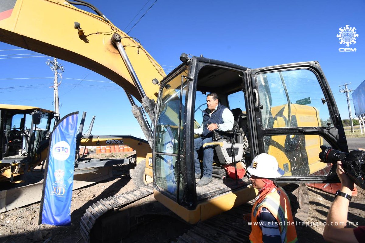 SoldeIrapuato's tweet photo. ♀️👷🏗️ Inicio de obra del puente en el #Inforum en la ciudad de #Irapuato 🍓
#Fotos: José Luis Cervantes / El Sol de Irapuato
▶️ https://t.co/7lecKkDLuY https://t.co/SdUGoLqHXU