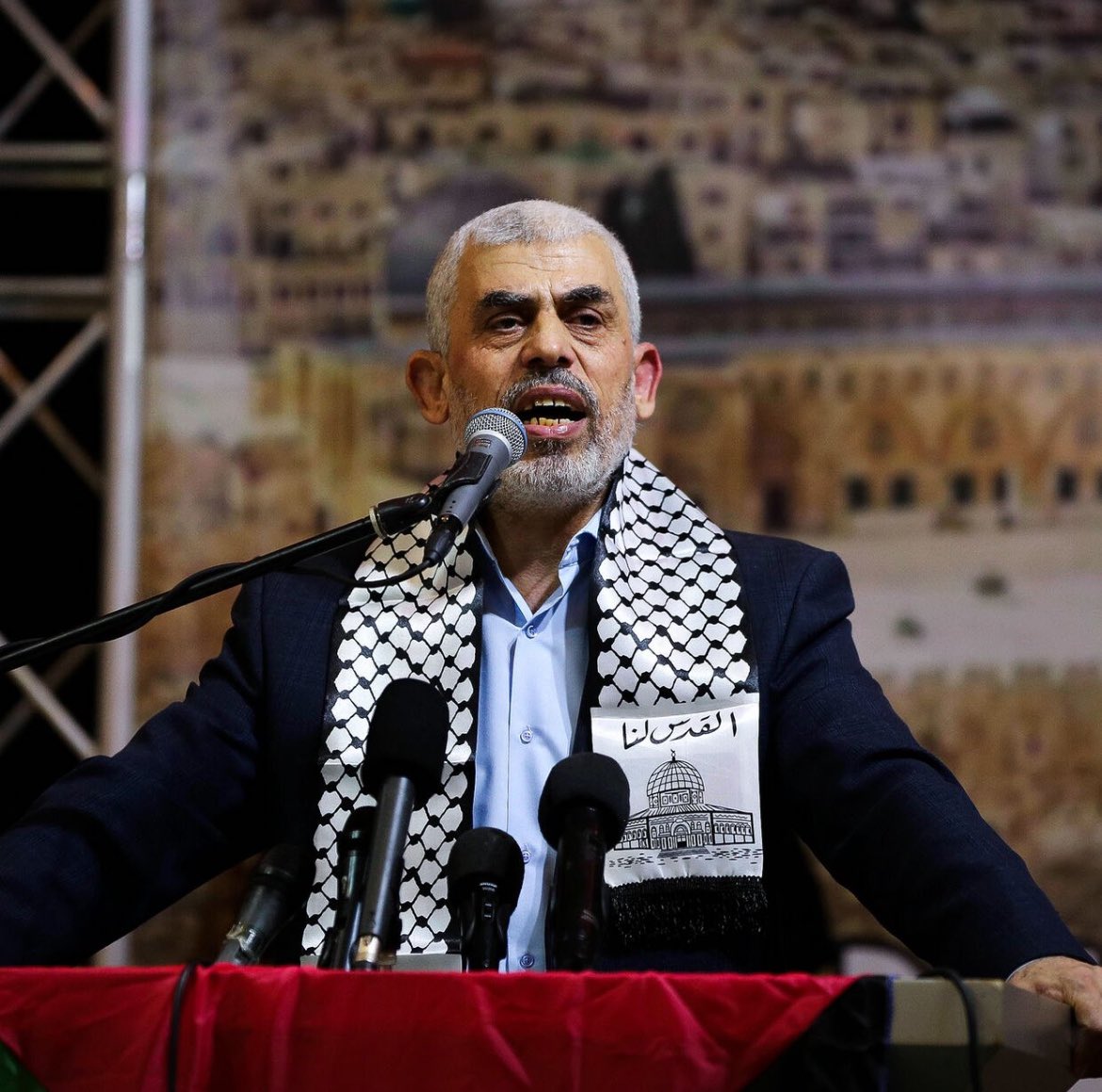 AgenciaAJN's tweet photo. Pedirán que lo cure y salve un médico de un hospital israelí como siempre los hacen los dirigentes y familiares de los funcionarios palestinos . Esta vez no será posible.

Altos dirigentes de Hamás afirman que el jerarca Sinwar “sufre una complicación de una neumonía” 

#HamasisISIS #Israel #Gaza #Hamas   #فلسطين #بالقدس #السلطة  #هنية #نابلس #السهم_الواقي #اطلاع‌نگاشت #Palestine #Yihad #palestina 
#الحرب_العالمية_الثالثة @israel @IsraelMFA #KhanYunis #بخانيونس #qatar #قطري_واشجع_عمان #WestBank #Hezbollah