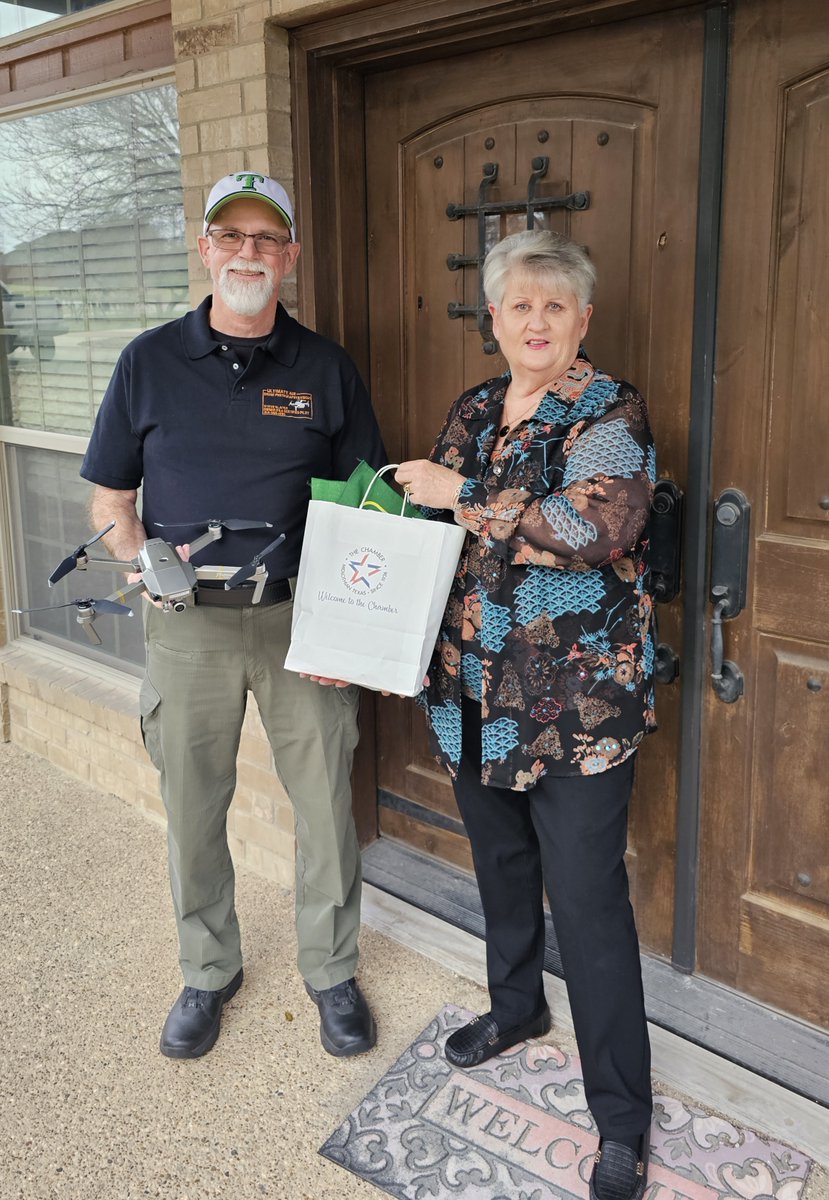MidloChamber's tweet photo. 🌟 Big shoutout to Ultimate Air Drone Photography & Videos for joining us! 🚁 Donna, one of our stellar Ambassadors, handed Steve his new member bag. Welcome to the Chamber community, Steve! #NewMember #ChamberWelcome https://t.co/yar83XICqK