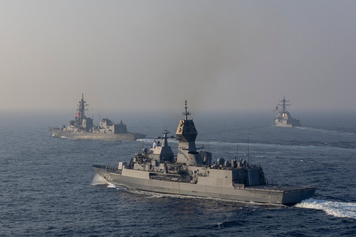 DefenceAust's tweet photo. #AusNavy trained at sea again with #FriendsPartnersAllies, #UssHalsey & #JSSazanami in📍Bay of Bengal as part of #IndoPacific regional presence deployment. On the gun line: they also conducted combined 5” firing while training with 🇺🇸 and 🇯🇵 💪#YourADF https://t.co/m3uObO2tyW