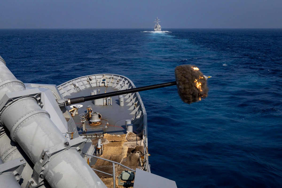 DefenceAust's tweet photo. #AusNavy trained at sea again with #FriendsPartnersAllies, #UssHalsey & #JSSazanami in📍Bay of Bengal as part of #IndoPacific regional presence deployment. On the gun line: they also conducted combined 5” firing while training with 🇺🇸 and 🇯🇵 💪#YourADF https://t.co/m3uObO2tyW
