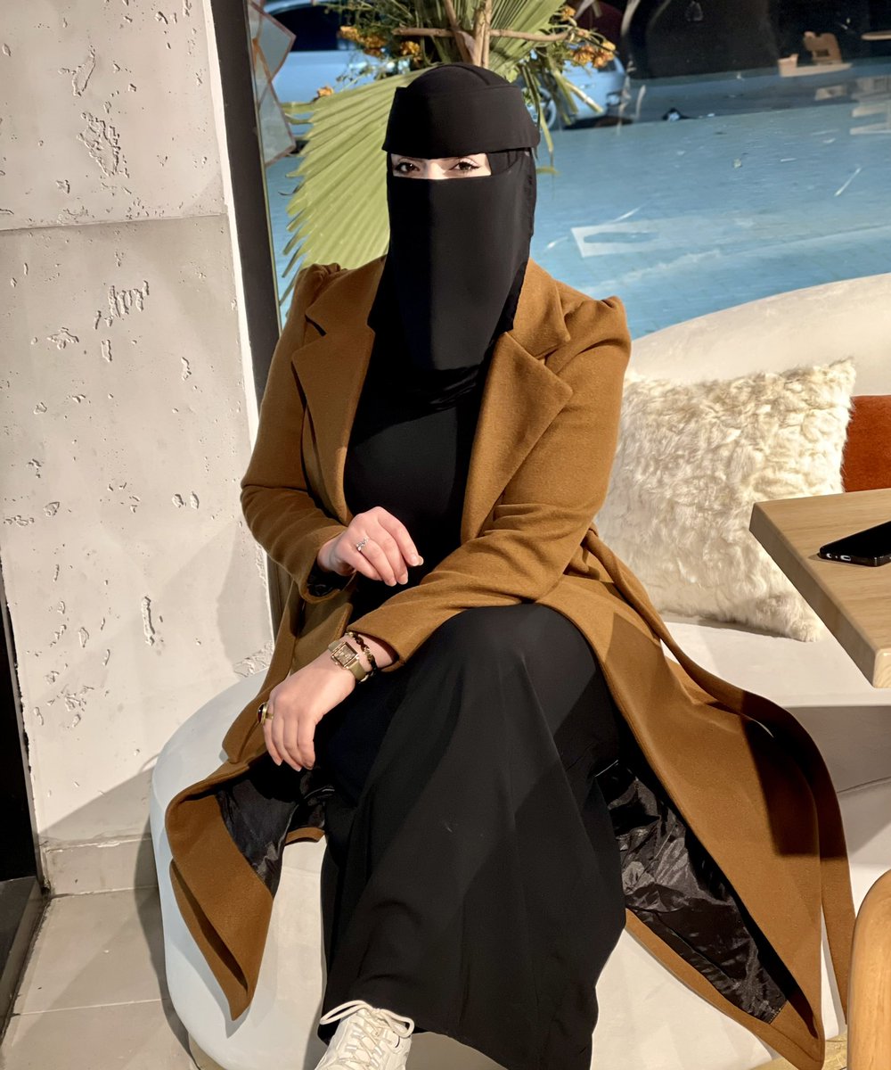 haneeneissa18's tweet photo. انا بعمل مجهود انا فخورة بيه .. حتي لو محصدتش ثمار مجهودي انهاردة .. حتي لو مش بكره و حتي لو بعد سنين 
انا فخورة بنفسي اني قادرة اتحمل و اصبر و ابقي امينة في مجهودي علي قد ماقدر و اني اصحي كل يوم مقررة احافظ عالحلو اللي جوايا و استثمر فيه https://t.co/KgSKxU5MsZ