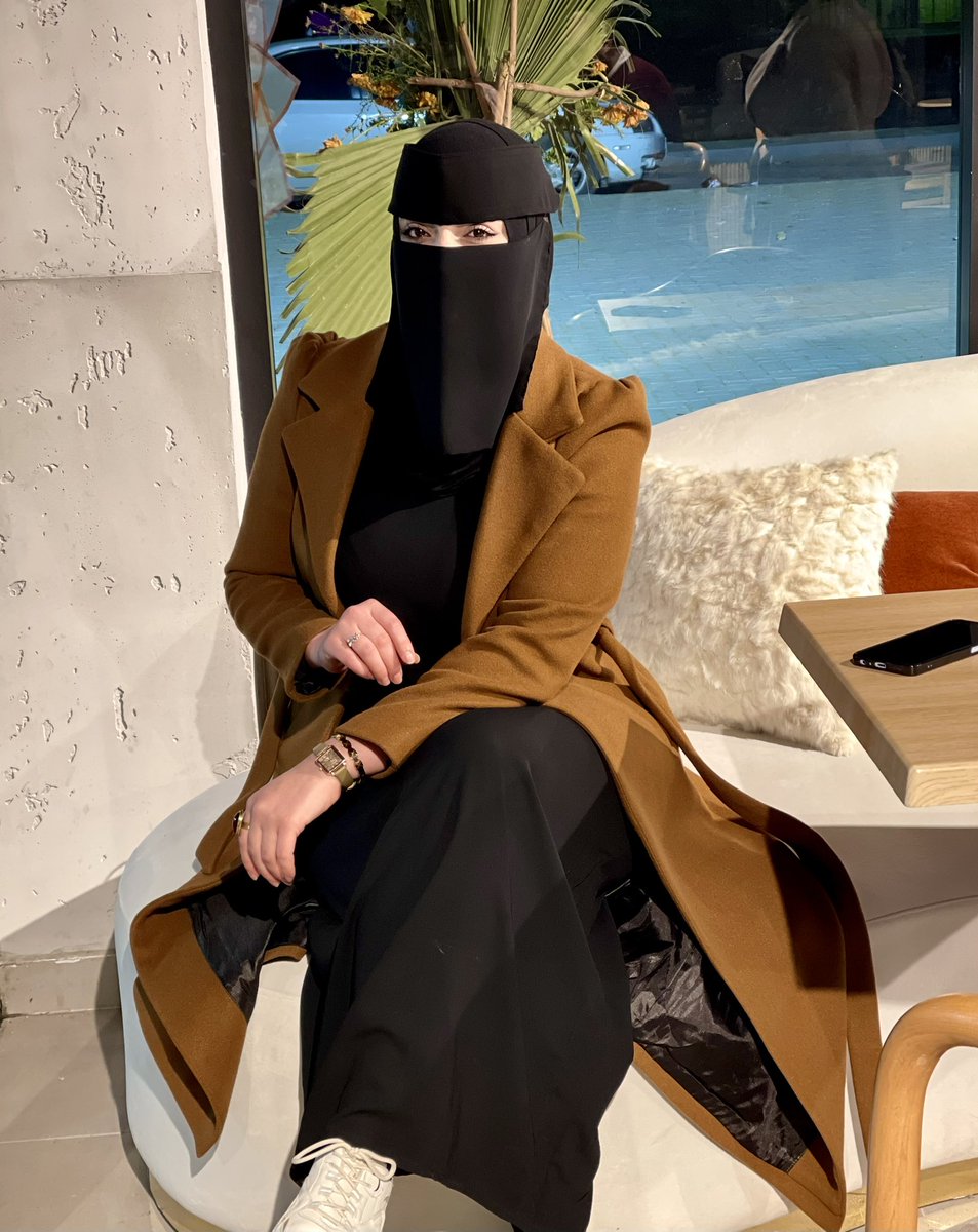 haneeneissa18's tweet photo. انا بعمل مجهود انا فخورة بيه .. حتي لو محصدتش ثمار مجهودي انهاردة .. حتي لو مش بكره و حتي لو بعد سنين 
انا فخورة بنفسي اني قادرة اتحمل و اصبر و ابقي امينة في مجهودي علي قد ماقدر و اني اصحي كل يوم مقررة احافظ عالحلو اللي جوايا و استثمر فيه https://t.co/KgSKxU5MsZ