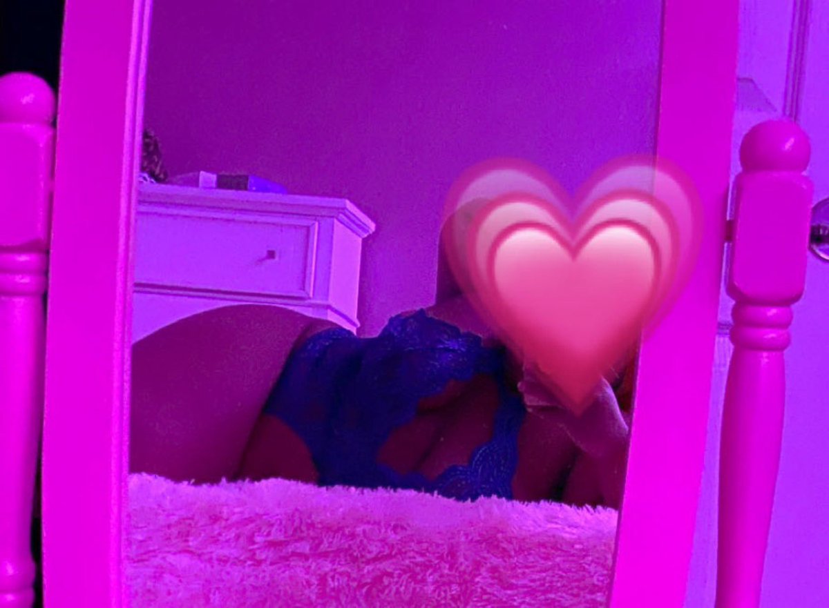 arithebabydoll's tweet photo. peekaboo 💗 https://t.co/rVEjjDT32d