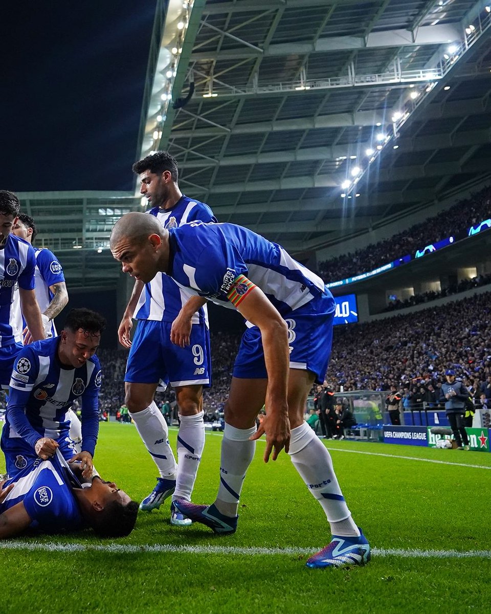 Dia de honrar a nossa história! 🔥

Make us dream, <a href="/FCPorto/">FC Porto</a>! 💙🐉