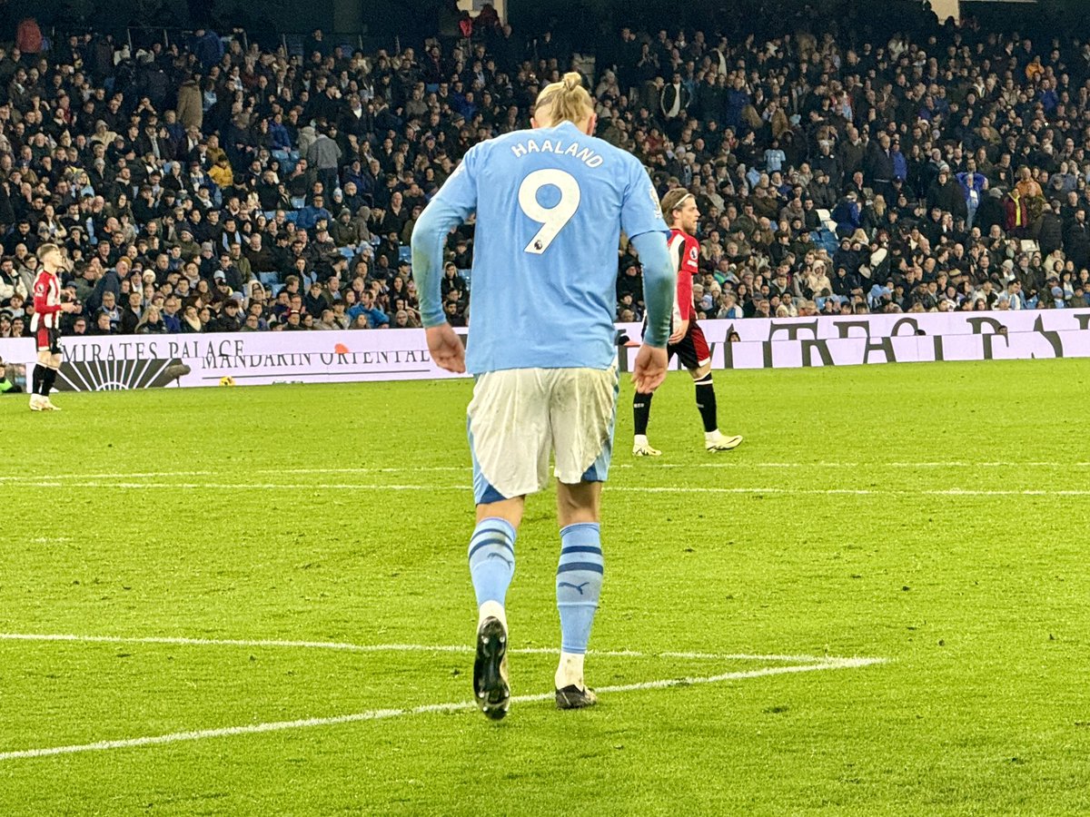 Some of my iPhone pics from under the lights at the Etihad tonight. 

<a href="/ManCity/">Manchester City</a> 1 - 0 <a href="/BrentfordFC/">Brentford FC</a> 

🩵